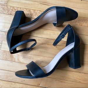 Kelly & Katie Hailee Sandal • Chunky heel